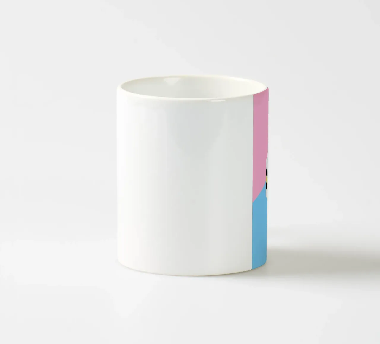 Liquorice tazza in ceramica da BLAEK Design Studio