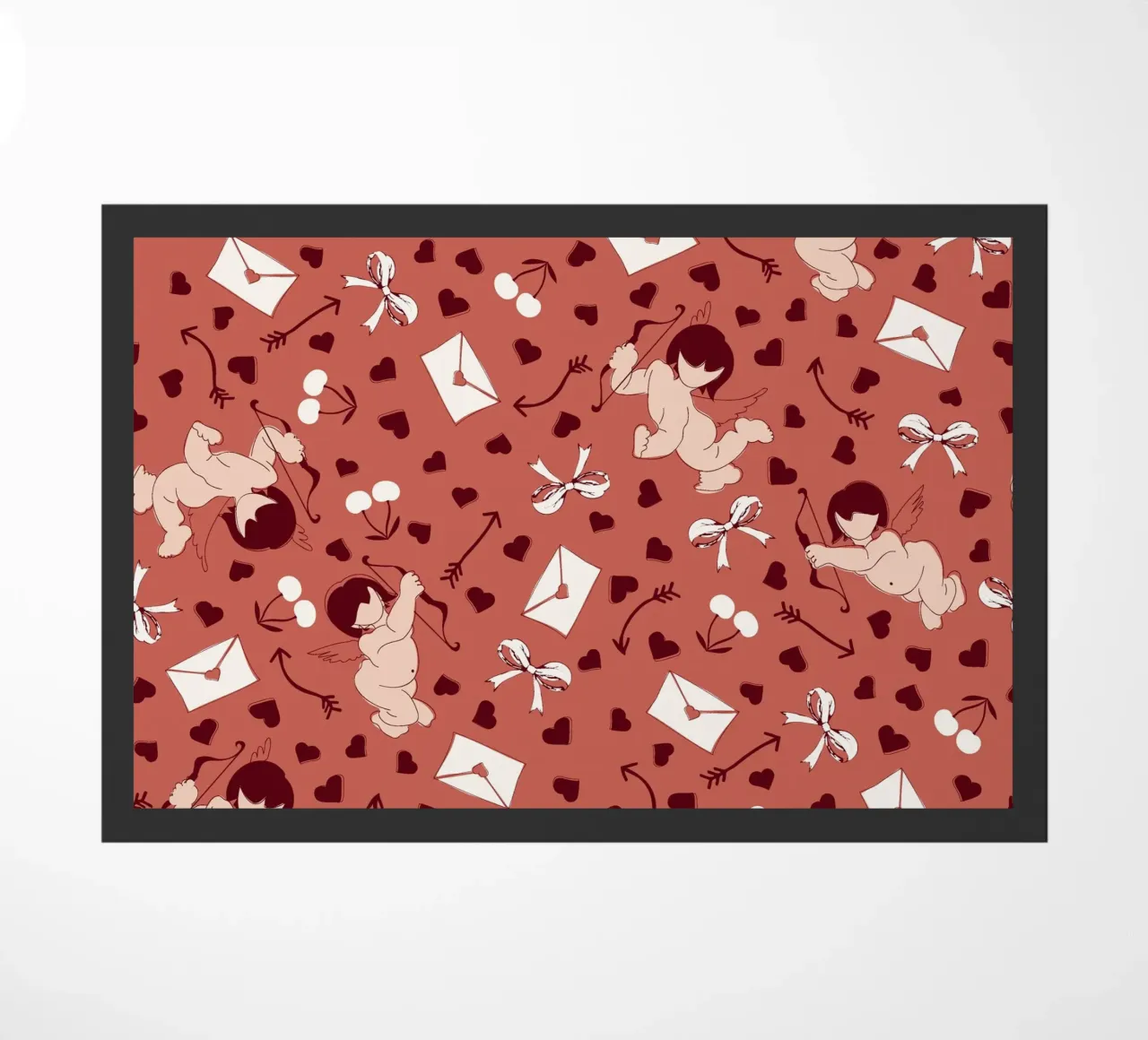 Playful Cherubs Pattern Dusty Red zerbino da Claudia S. Design