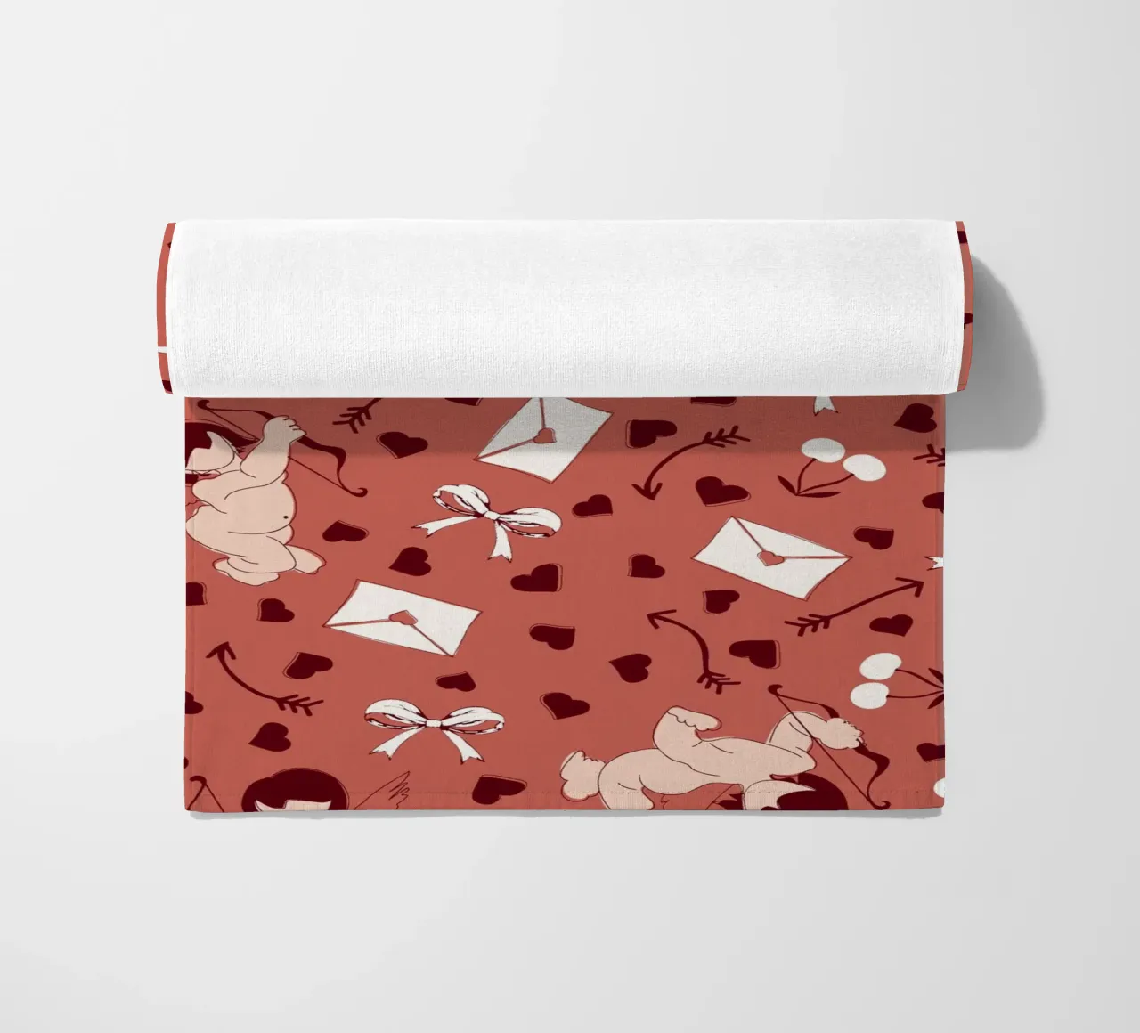 Playful Cherubs Pattern Dusty Red telo mare da Claudia S. Design