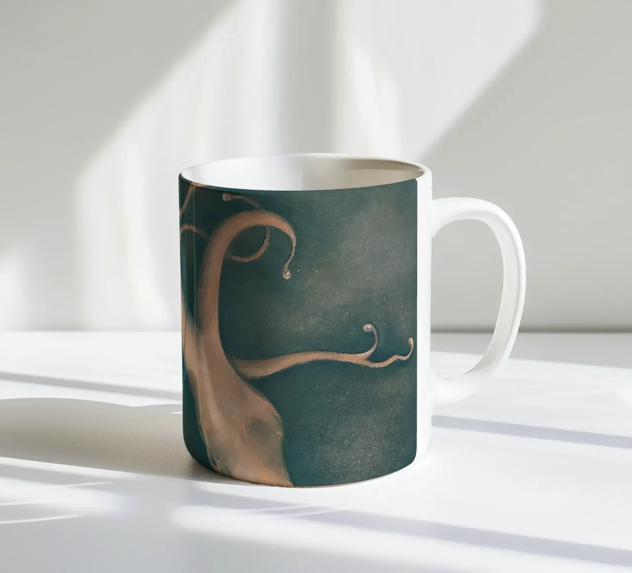 Arbres en hiver, forêt de nuit tazza in ceramica da Cécile Jeanne