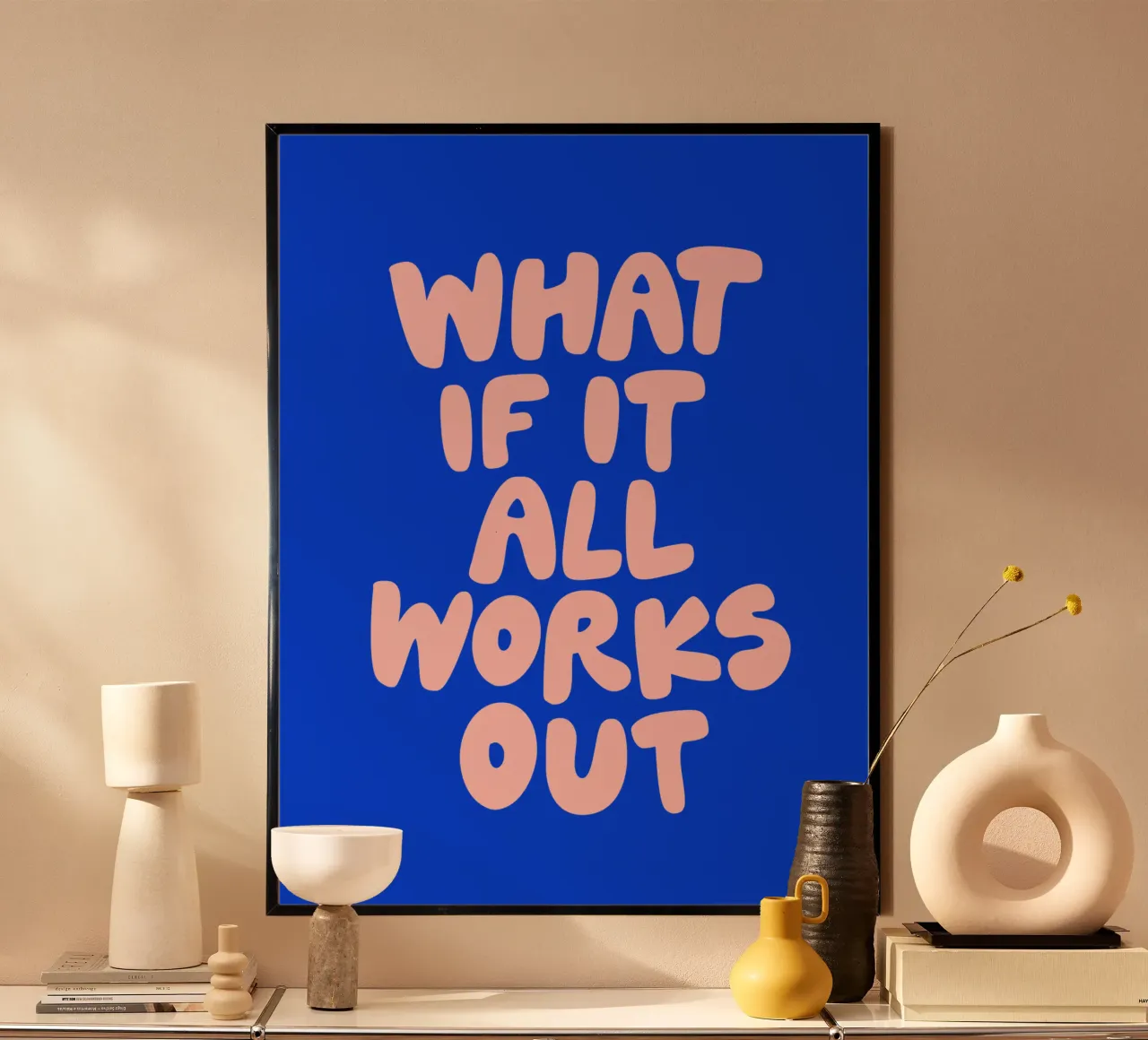 Cosa succede se tutto funziona rosa e blu Typografie Design poster con telaio in alluminio da THE MOTIVATED TYPE