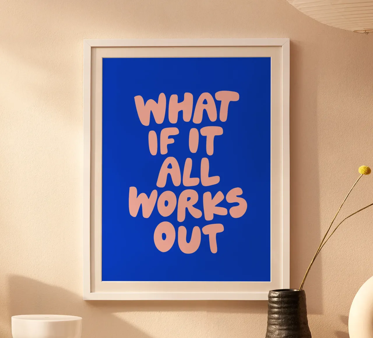 Cosa succede se tutto funziona rosa e blu Typografie Design poster con telaio in alluminio da THE MOTIVATED TYPE