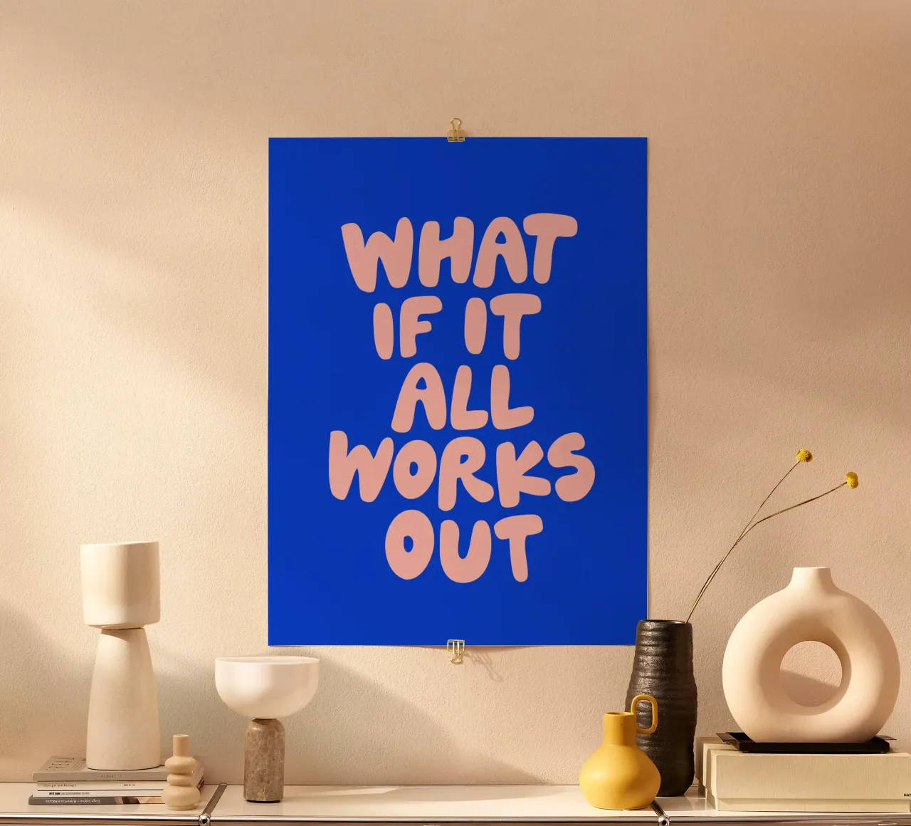 Cosa succede se tutto funziona rosa e blu Typografie Design poster con telaio in alluminio da THE MOTIVATED TYPE
