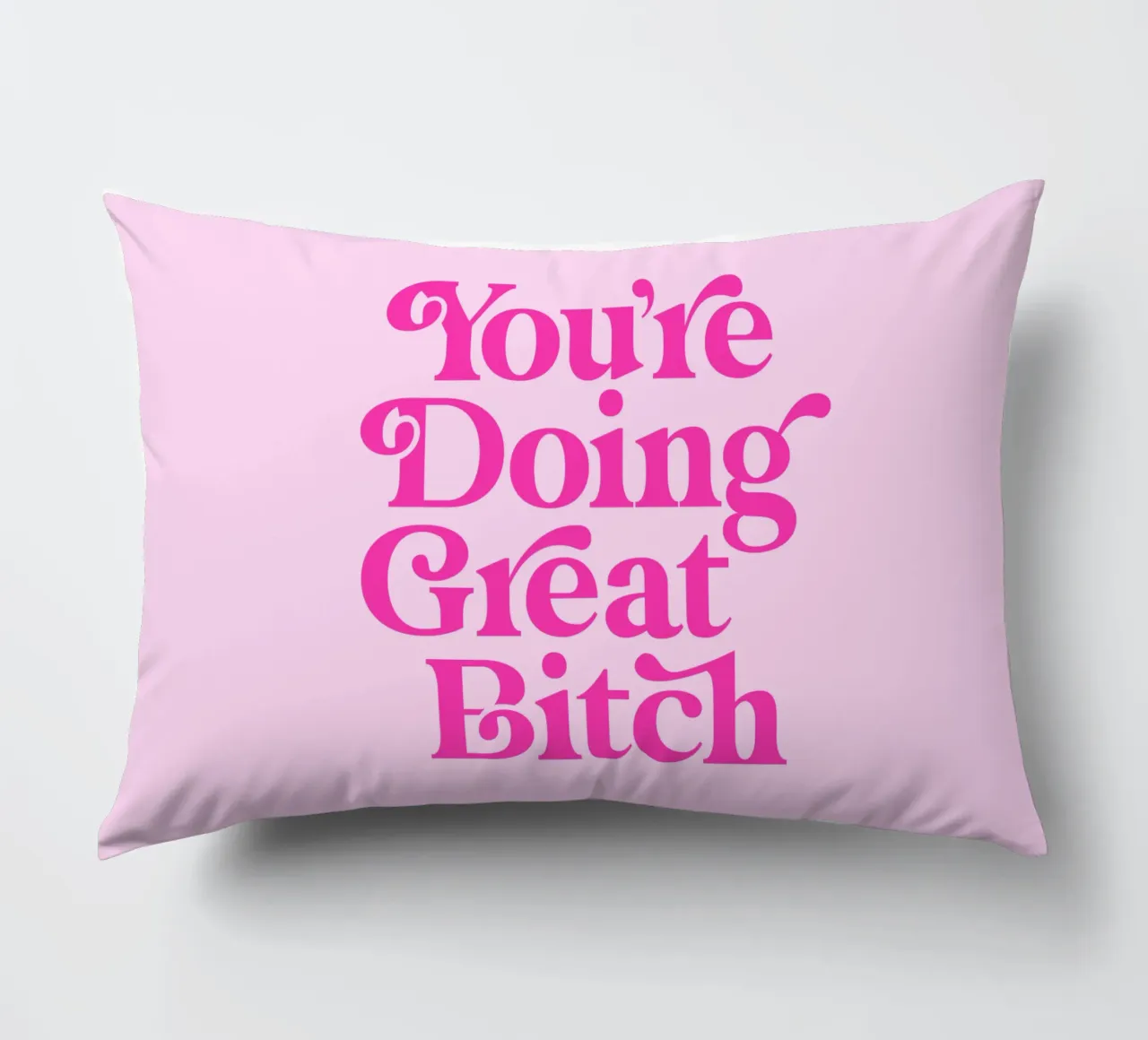 Stampa tipografica rosa Sassy You're Doing Great Bitch cuscino da THE MOTIVATED TYPE