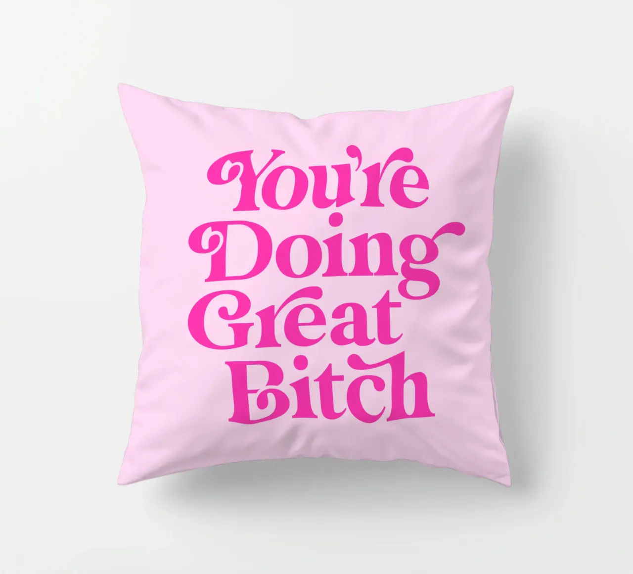Stampa tipografica rosa Sassy You're Doing Great Bitch cuscino da THE MOTIVATED TYPE
