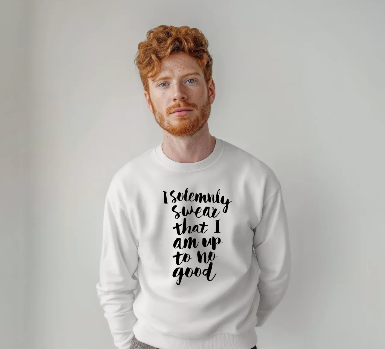 Giuro solennemente che non sto combinando nulla di buono Typography Design felpa da THE MOTIVATED TYPE