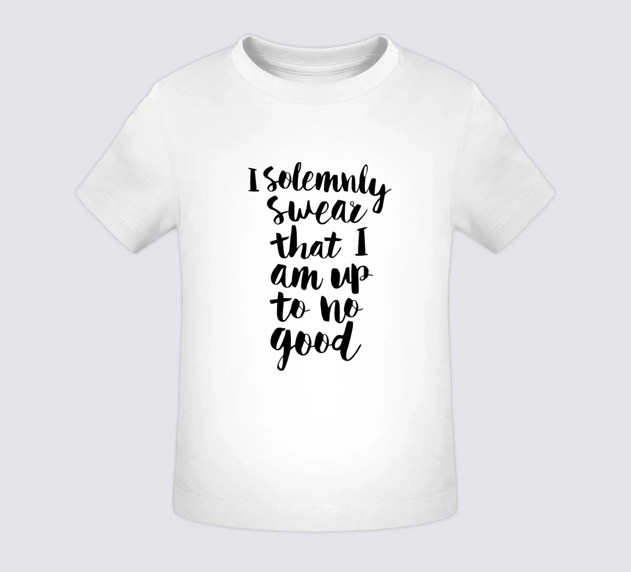 Giuro solennemente che non sto combinando nulla di buono Typography Design maglietta neonato da THE MOTIVATED TYPE