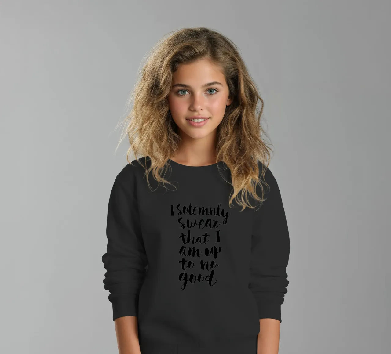 Giuro solennemente che non sto combinando nulla di buono Typography Design felpa bambino da THE MOTIVATED TYPE