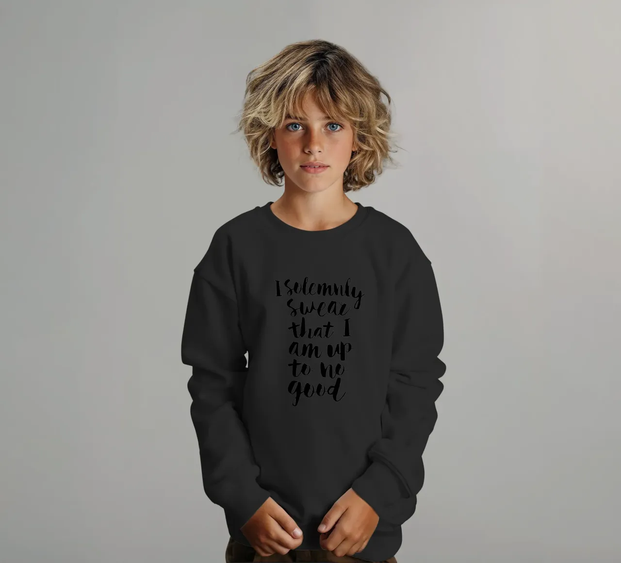 Giuro solennemente che non sto combinando nulla di buono Typography Design felpa bambino da THE MOTIVATED TYPE