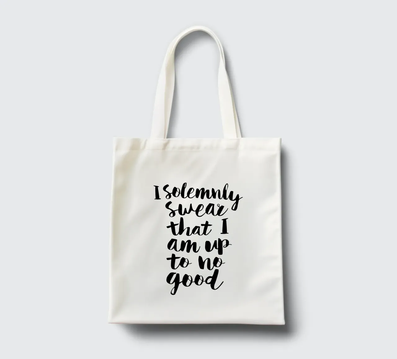 I Solemnly Jear That I Am Up to No Good Diseño tipográfico tote bag de THE MOTIVATED TYPE