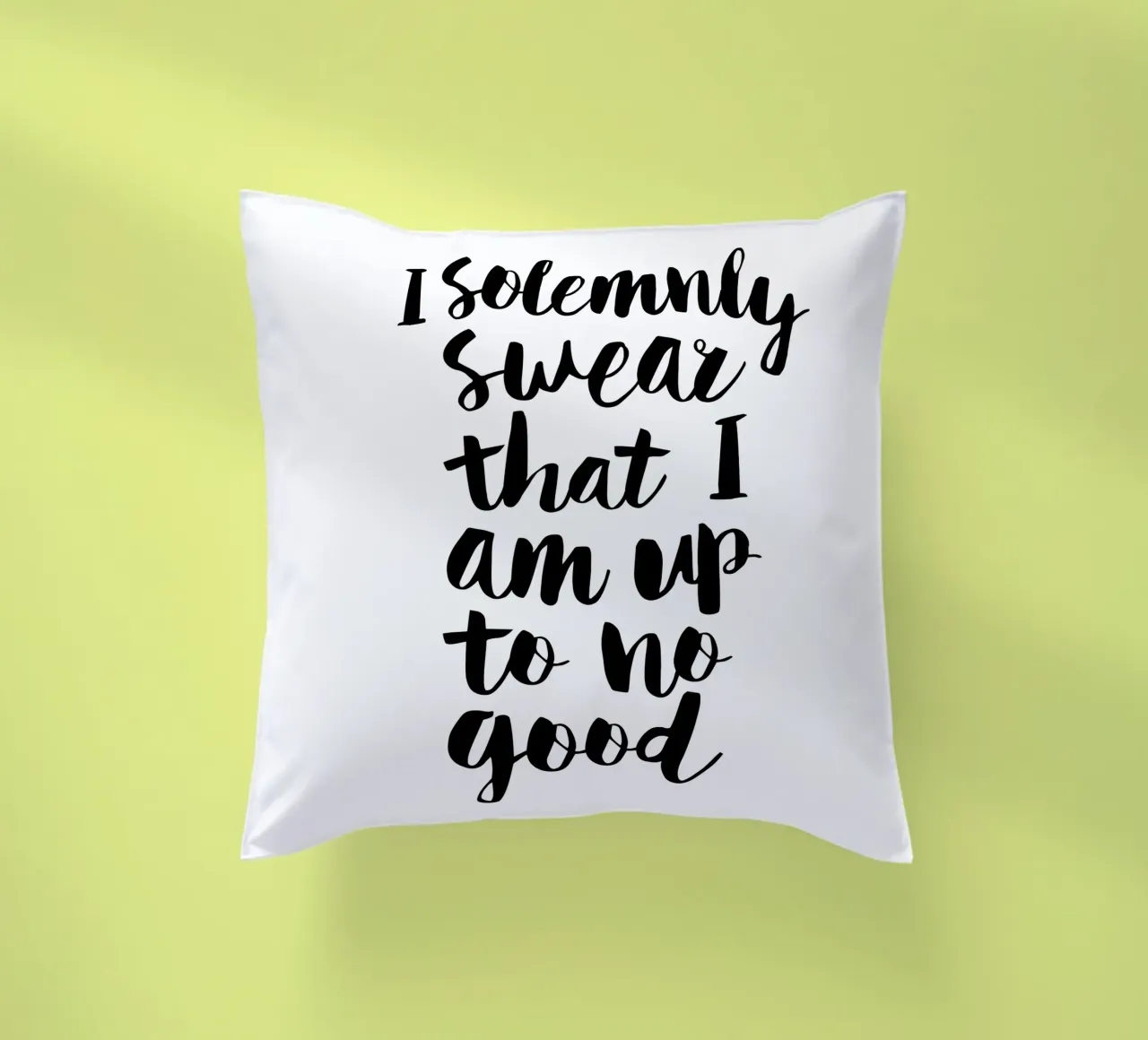 Ich schwöre feierlich, dass ich nichts Gutes im Schilde führe Typografie-Design Kissen von THE MOTIVATED TYPE