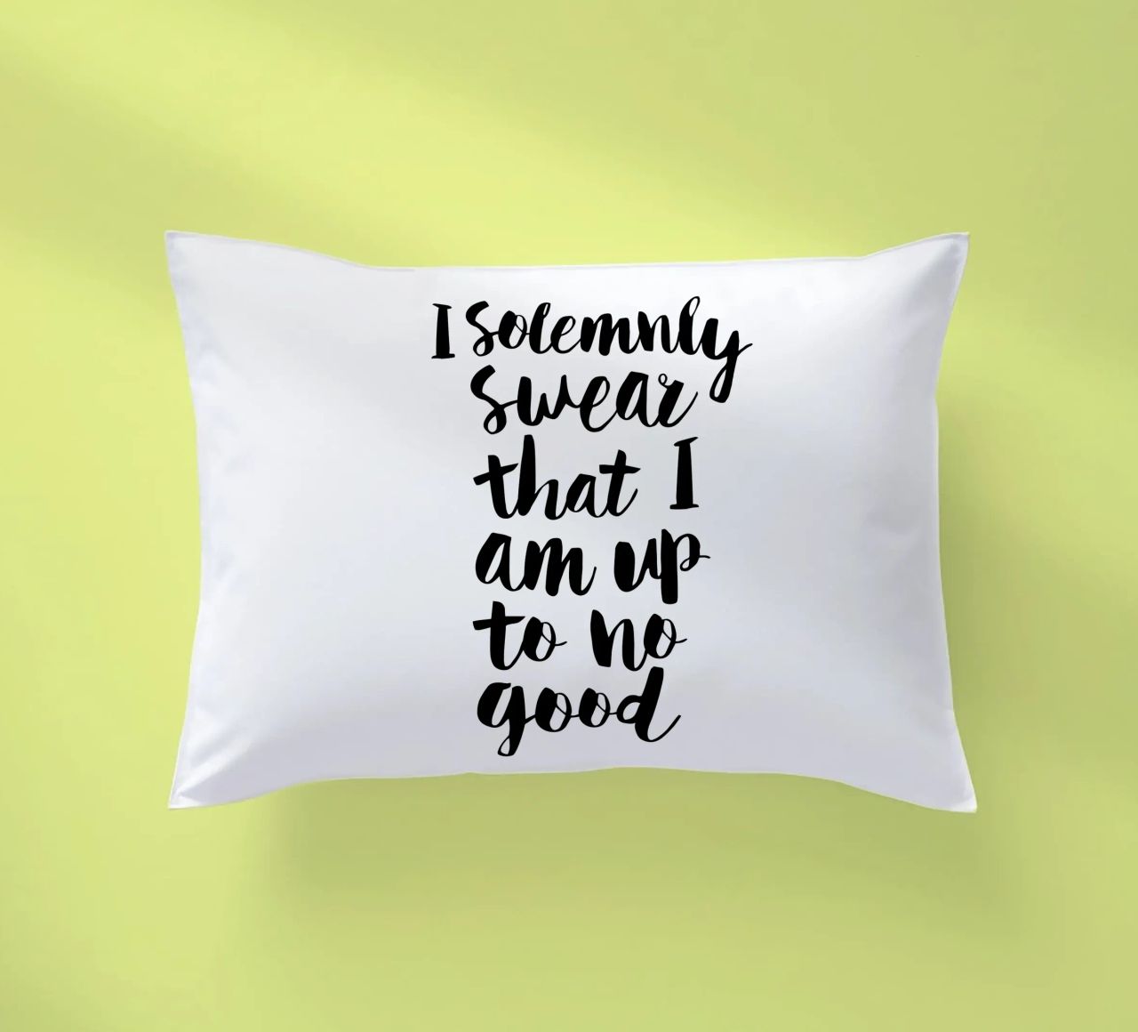 Giuro solennemente che non sto combinando nulla di buono Typography Design cuscino da THE MOTIVATED TYPE