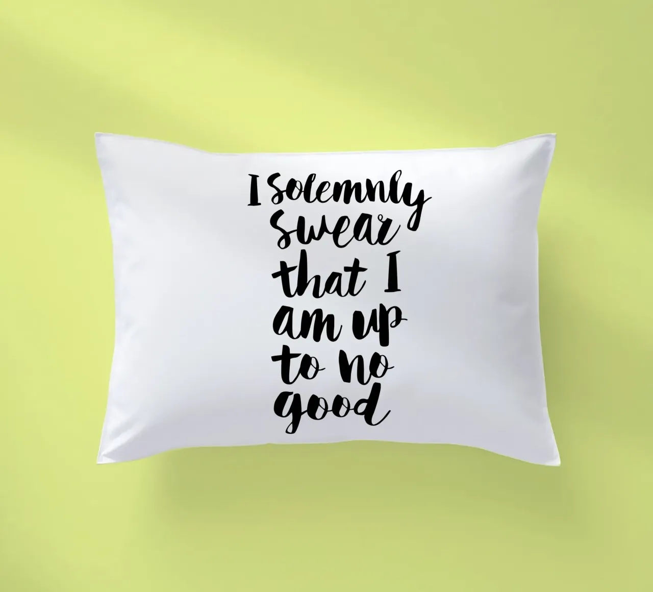 Ich schwöre feierlich, dass ich nichts Gutes im Schilde führe Typografie-Design Kissen von THE MOTIVATED TYPE