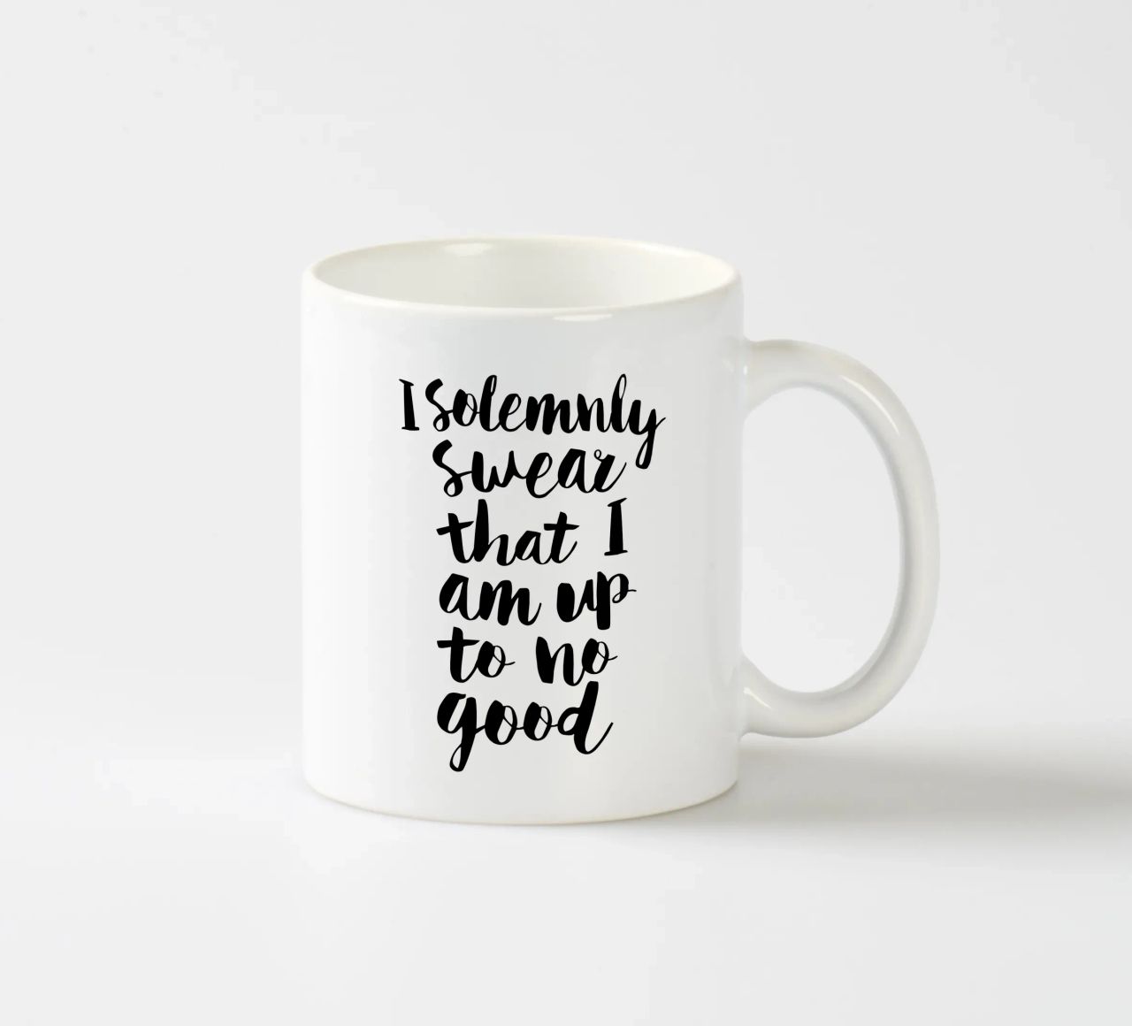 Giuro solennemente che non sto combinando nulla di buono Typography Design tazza in ceramica da THE MOTIVATED TYPE