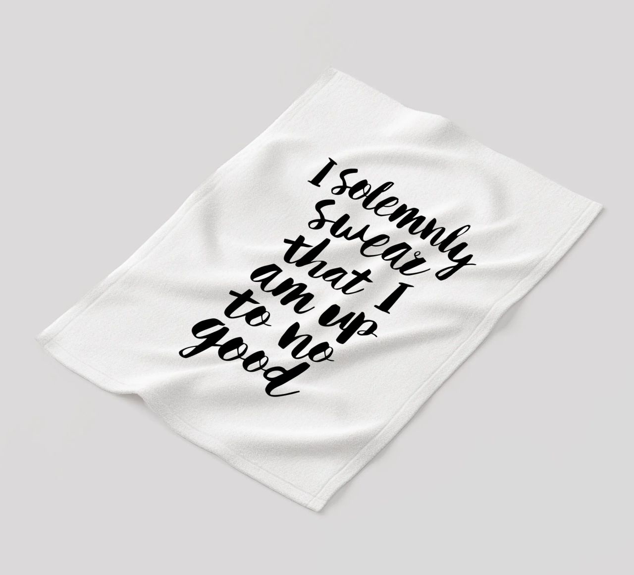 Giuro solennemente che non sto combinando nulla di buono Typography Design coperta in pile da THE MOTIVATED TYPE