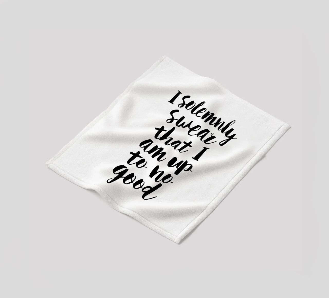 Giuro solennemente che non sto combinando nulla di buono Typography Design coperta in pile da THE MOTIVATED TYPE