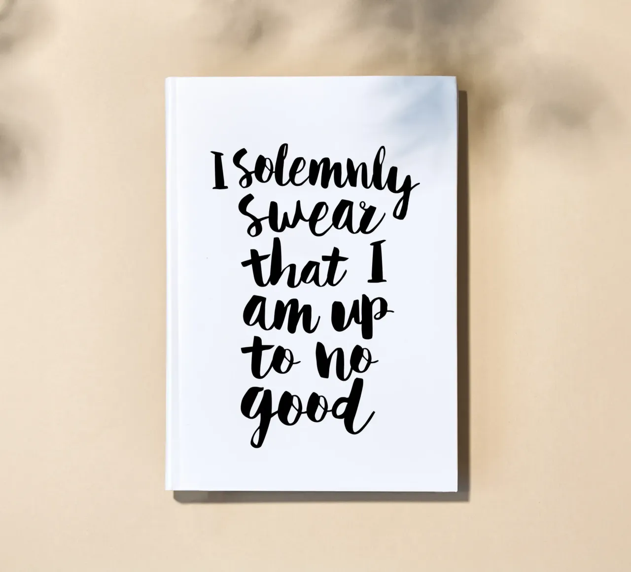 Giuro solennemente che non sto combinando nulla di buono Typography Design diario da THE MOTIVATED TYPE