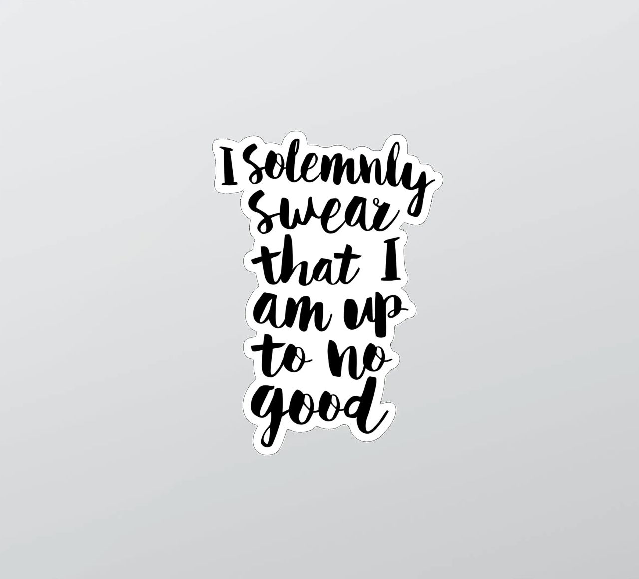 Giuro solennemente che non sto combinando nulla di buono Typography Design adesivo da THE MOTIVATED TYPE