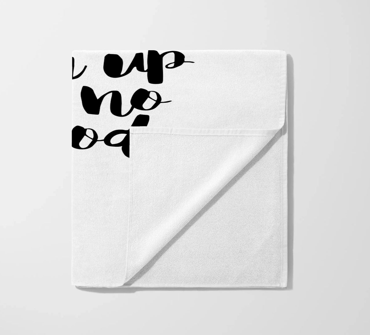 Giuro solennemente che non sto combinando nulla di buono Typography Design telo mare da THE MOTIVATED TYPE