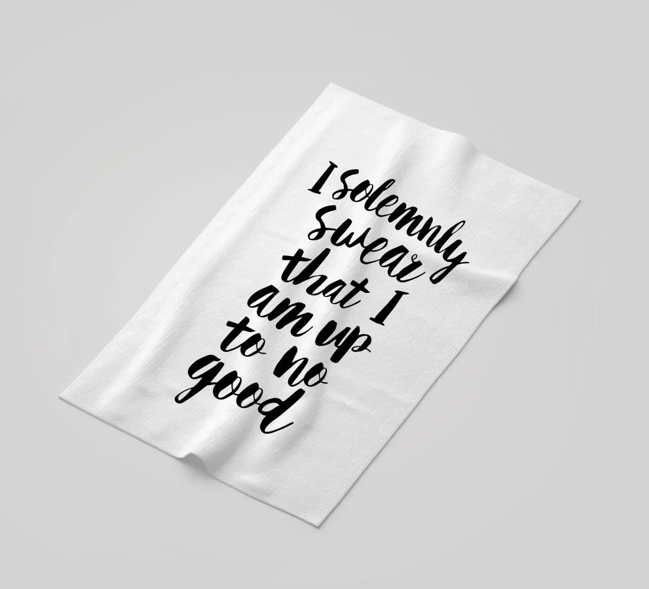 Ich schwöre feierlich, dass ich nichts Gutes im Schilde führe Typografie-Design Strandtuch von THE MOTIVATED TYPE