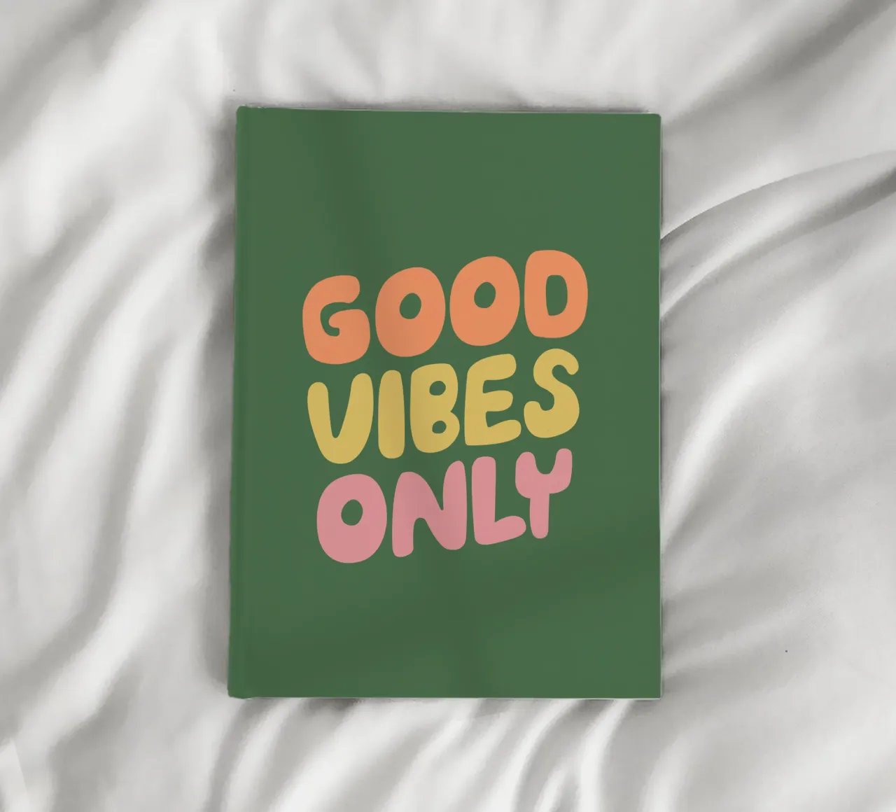 Diseño tipográfico Good Vibes Only cuaderno de THE MOTIVATED TYPE