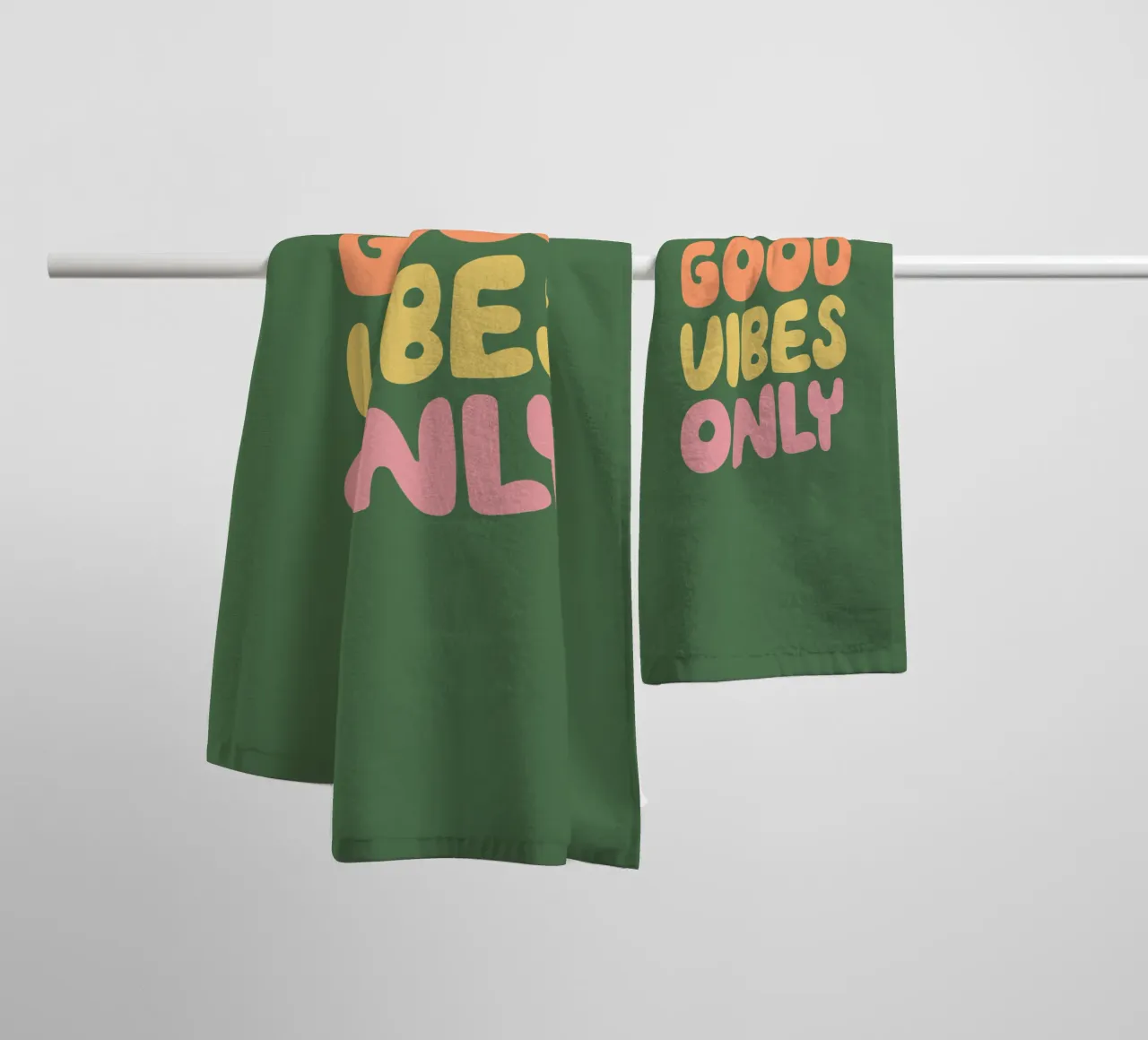 Good Vibes Only Design typographique serviette de bain de THE MOTIVATED TYPE