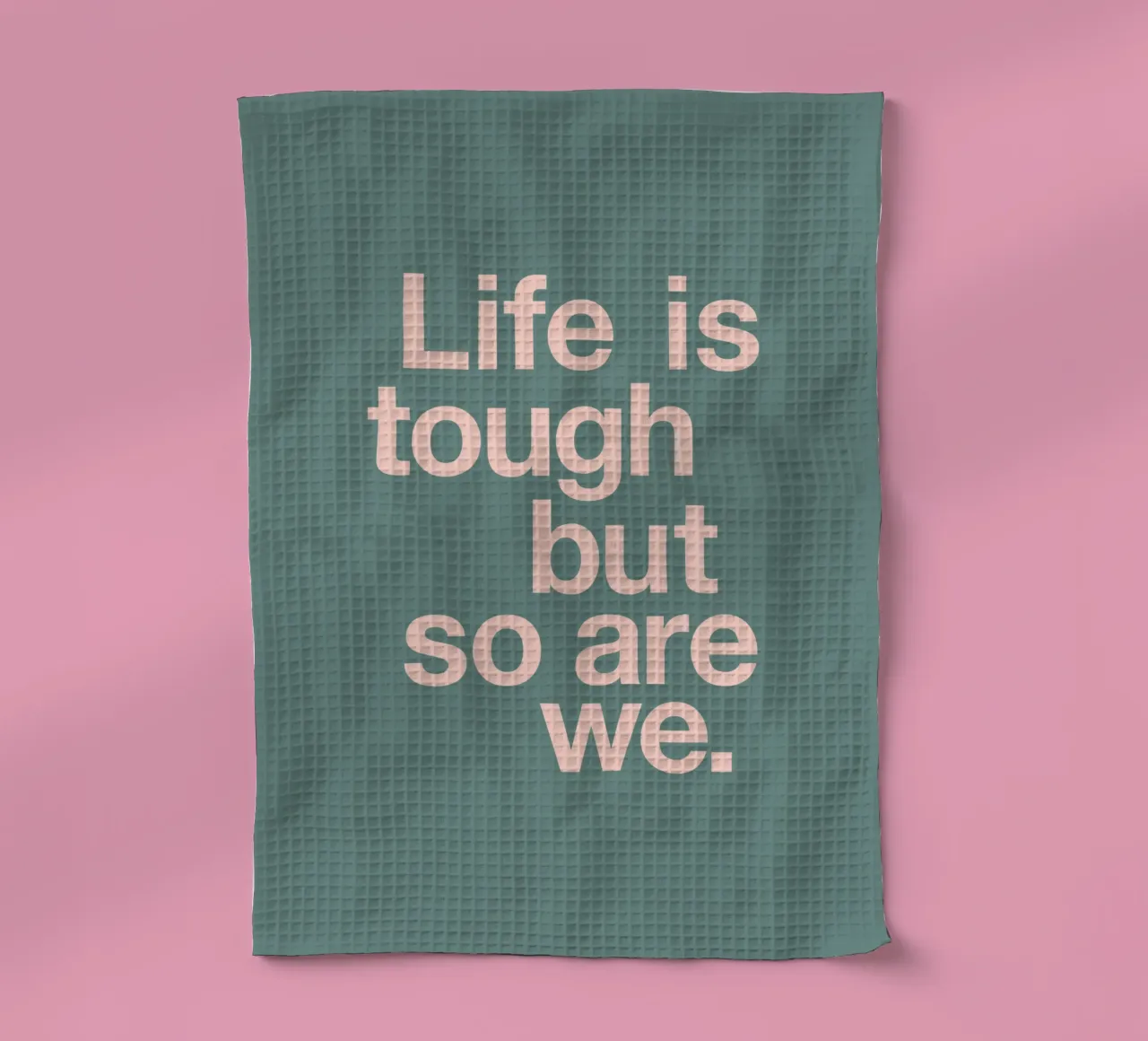 La vie est dure mais nous le sommes aussi Typographie Design en Rose Vert torchon de THE MOTIVATED TYPE