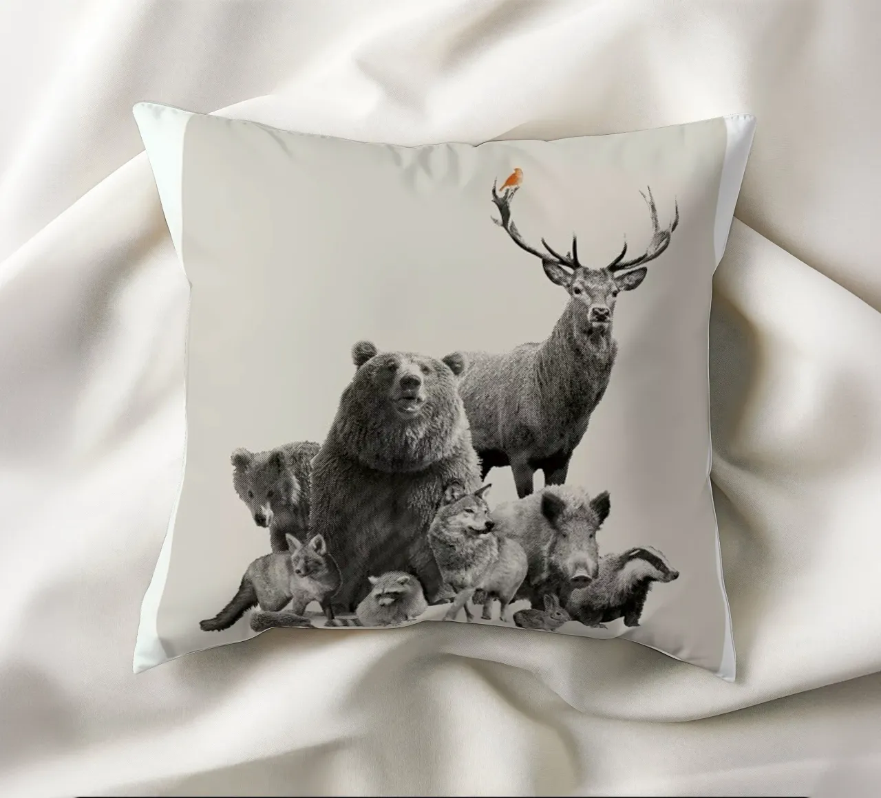 Bird And Forest Animals cuscino da Sarah Bühler