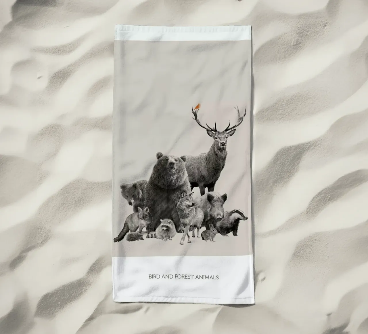 Bird And Forest Animals toalla de playa de Sarah Bühler