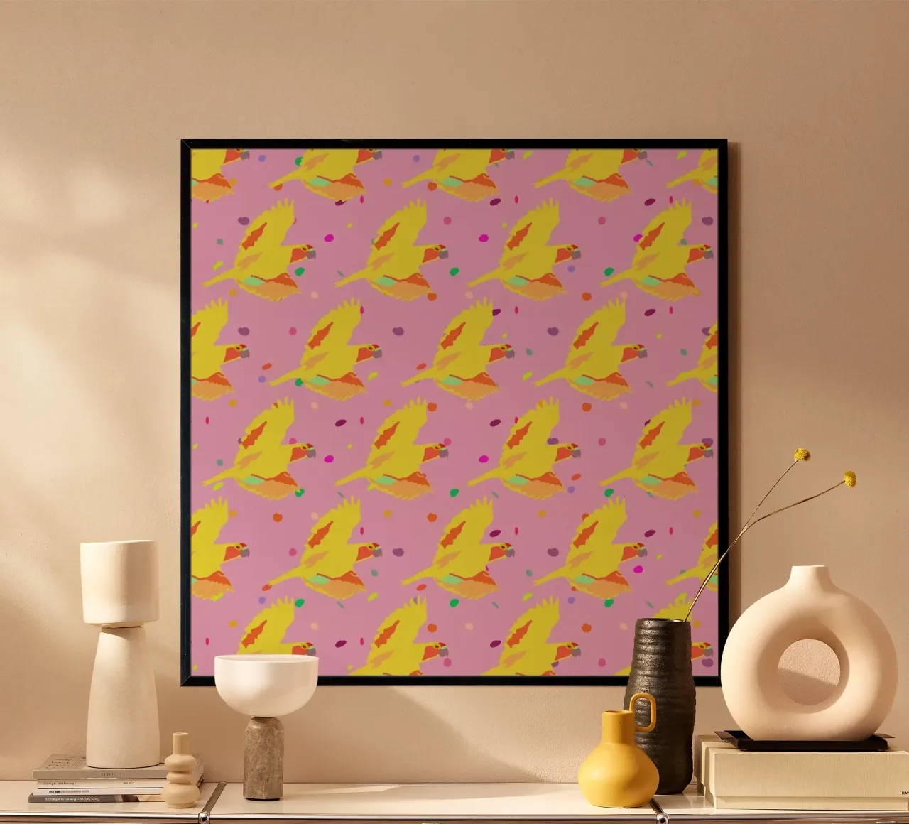 Confetti Yellow Parrots poster con telaio in legno da Mariery Young
