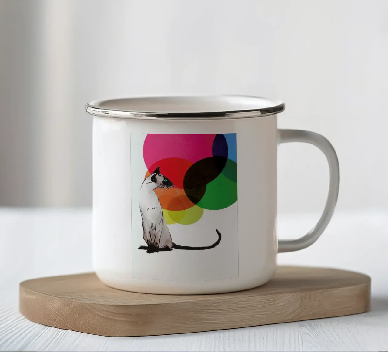 Siamese Cat with colorful balls tazza in smalto da Rococco LA
