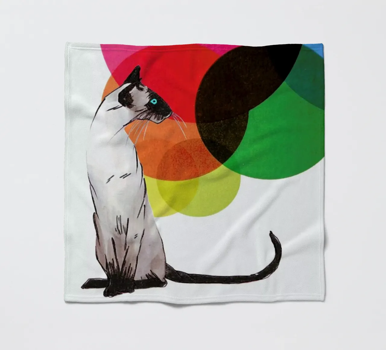 Siamese Cat with colorful balls coperta in pile da Rococco LA