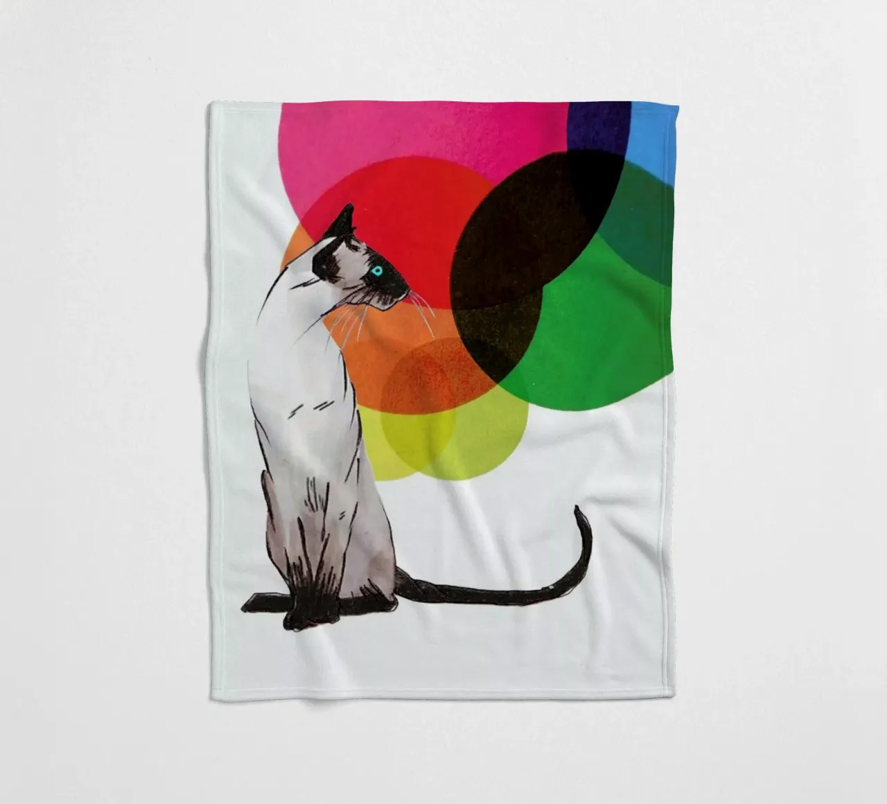 Siamese Cat with colorful balls coperta in pile da Rococco LA