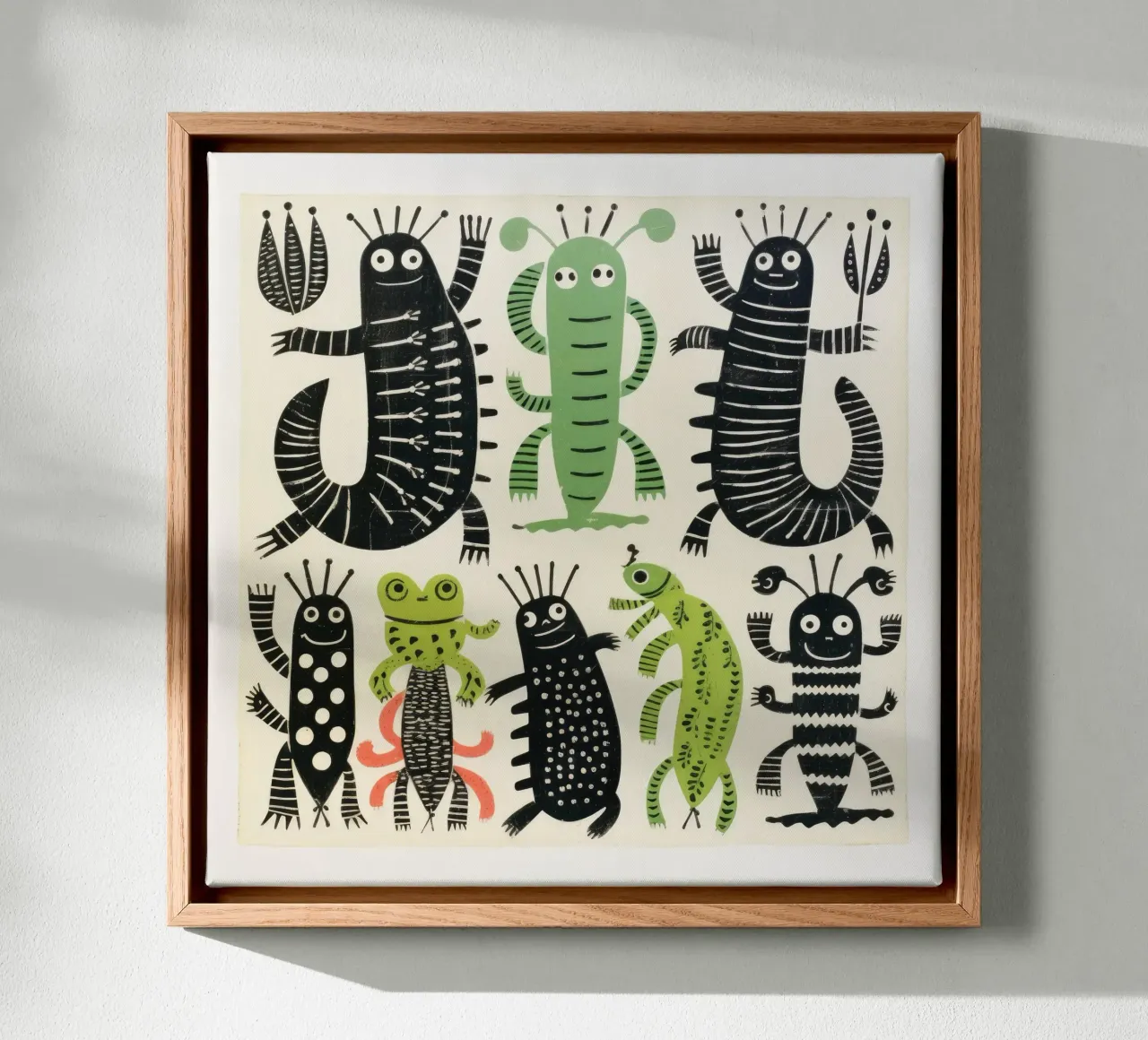 Grüner Tausendfüßler 4 Leinwand mit Schattenfugenrahmen von Minimal Animal Art