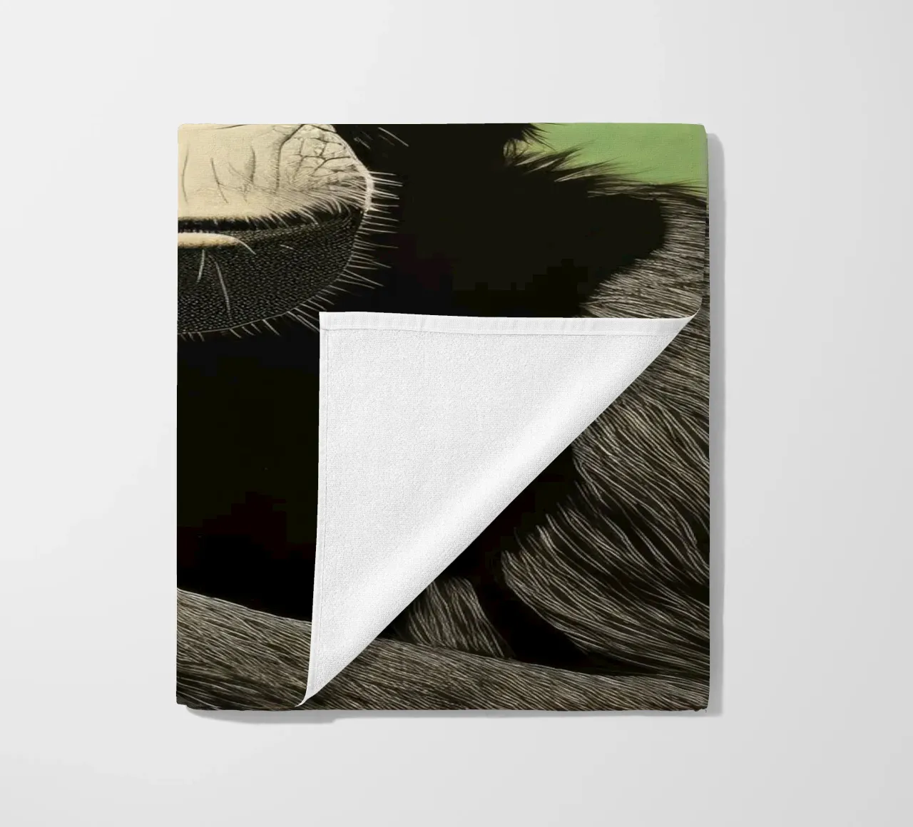Groene chimpansee 2 strandhanddoek van Minimal Animal Art