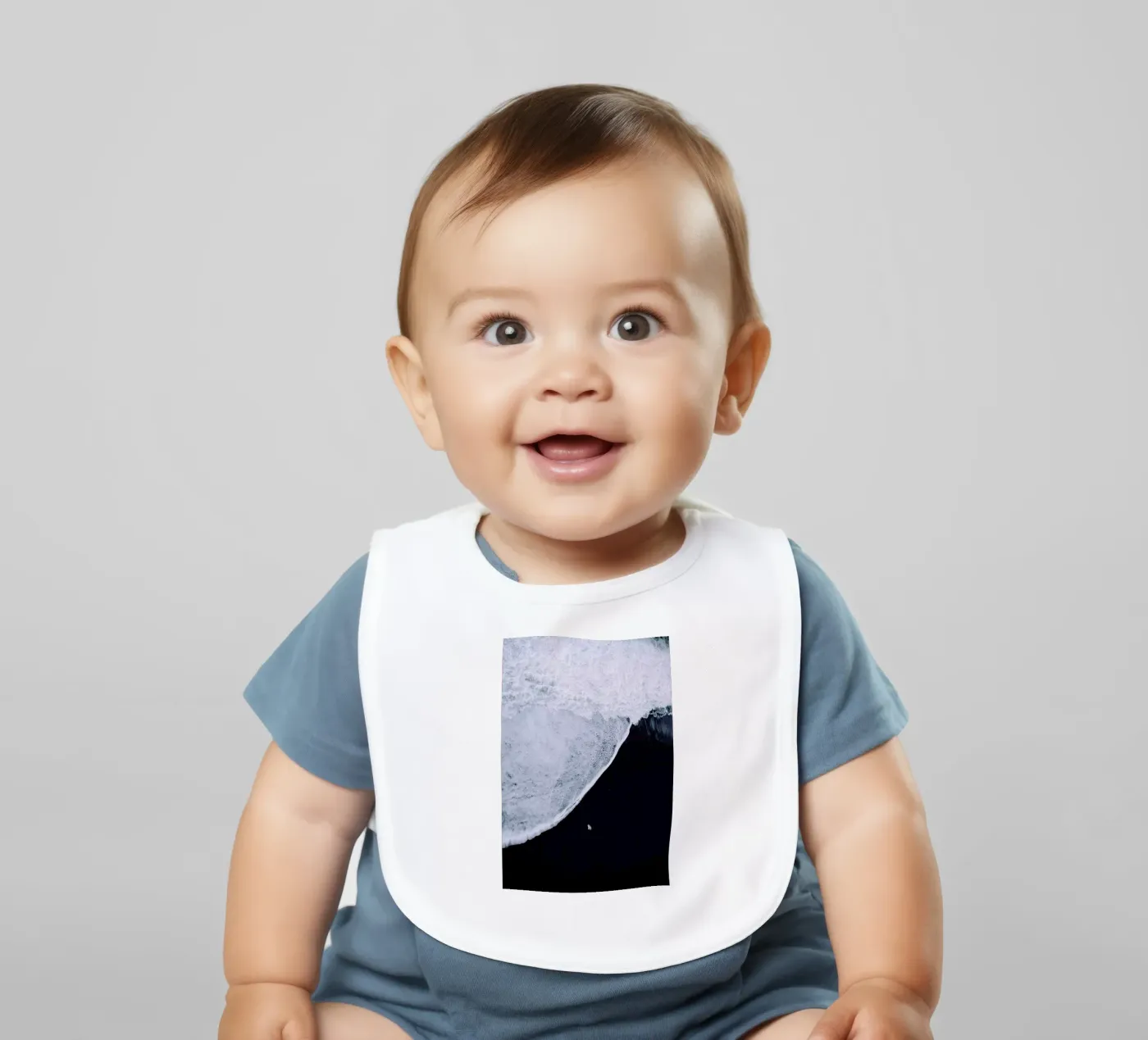 Black Beach bavaglino da Airpixels