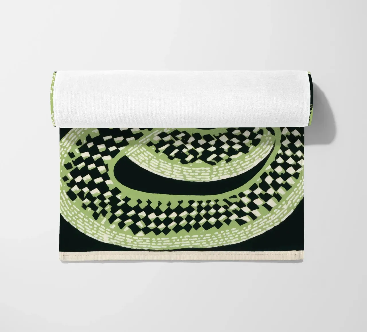 Grüne Kobra 2 Strandtuch von Minimal Animal Art