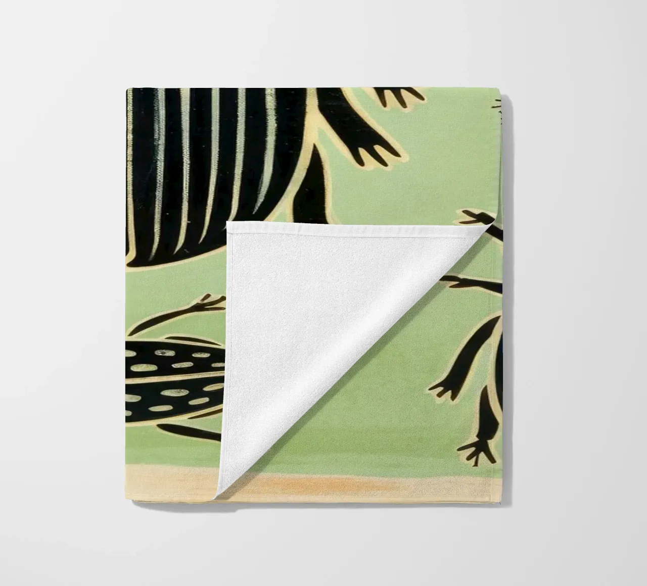 Groene kakkerlak 1 strandhanddoek van Minimal Animal Art