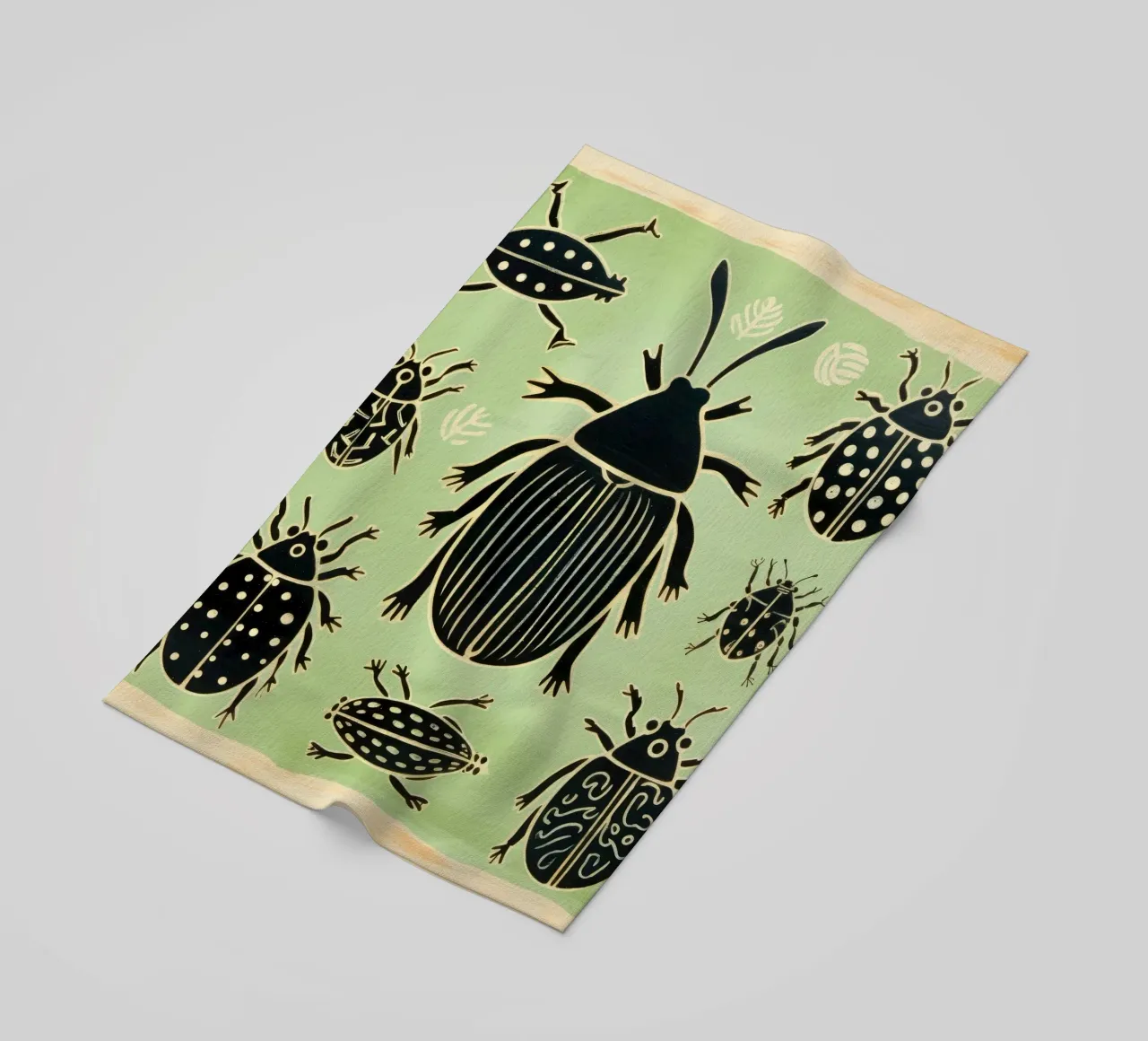 Groene kakkerlak 1 strandhanddoek van Minimal Animal Art