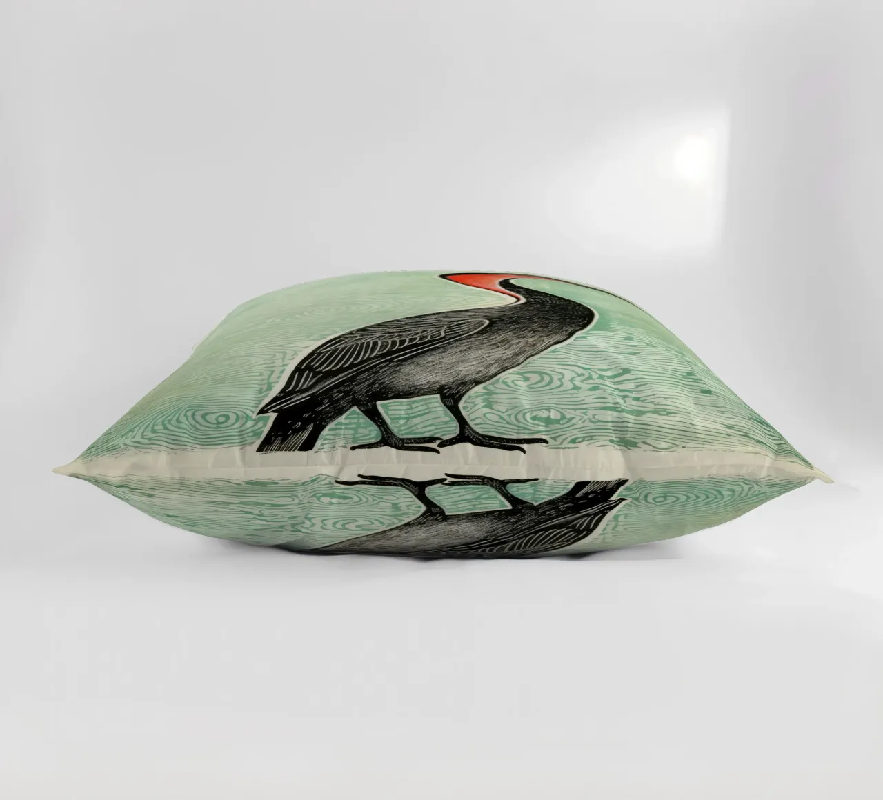 Cormorano verde cuscino da Minimal Animal Art