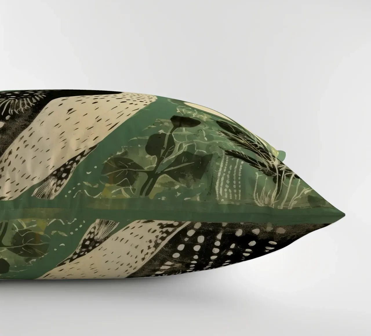 Cormorano verde cuscino da Minimal Animal Art