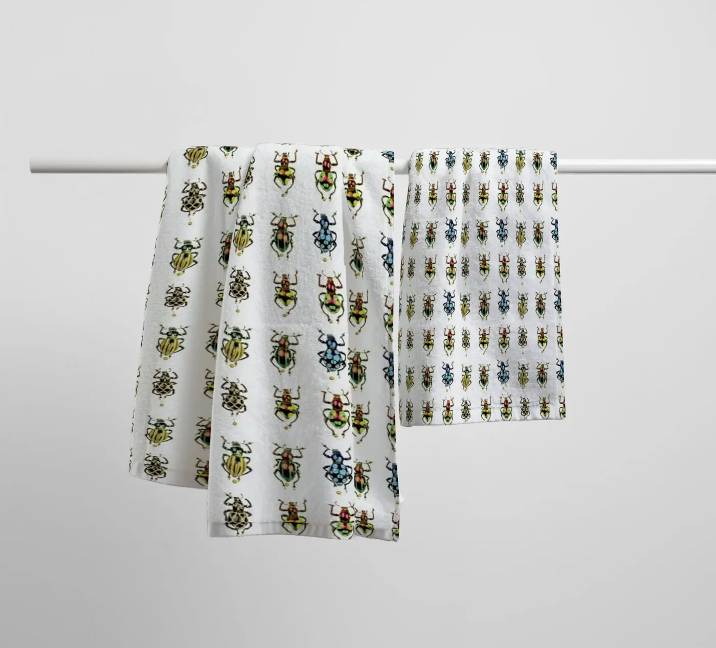 Tiny Beetles badhanddoek van Curious Collections by Marielle Leenders