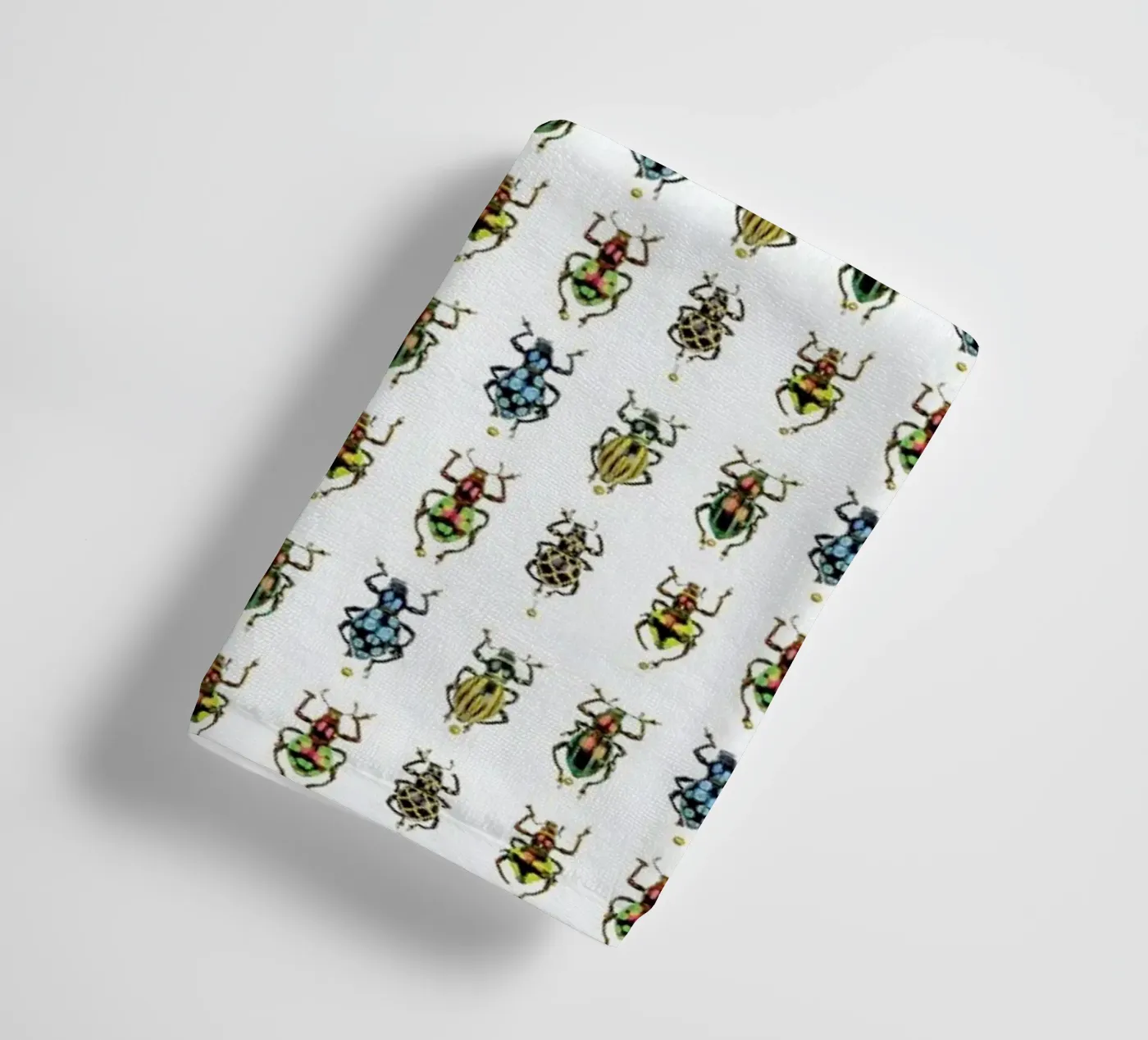 Tiny Beetles badhanddoek van Curious Collections by Marielle Leenders