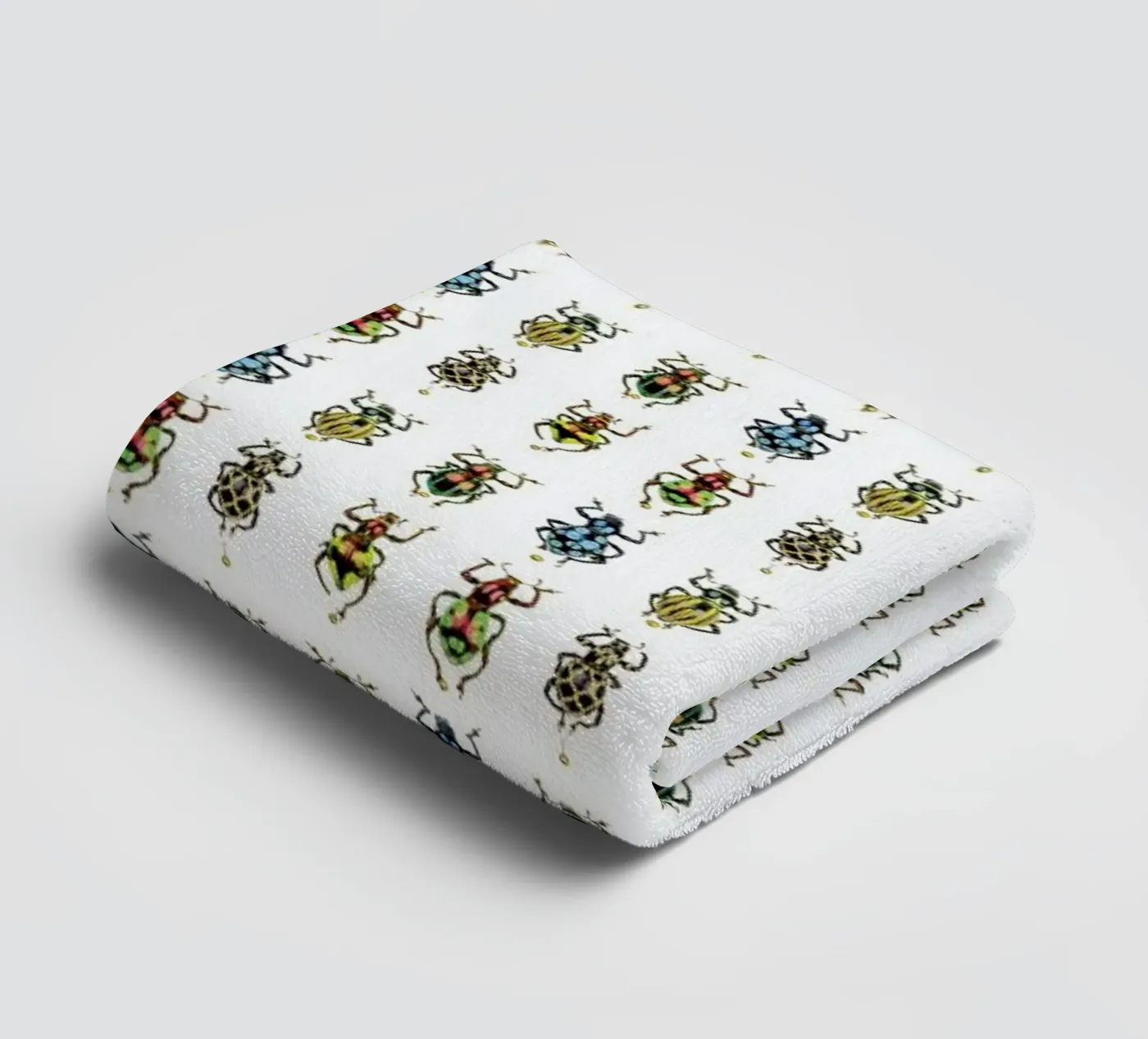 Tiny Beetles badhanddoek van Curious Collections by Marielle Leenders