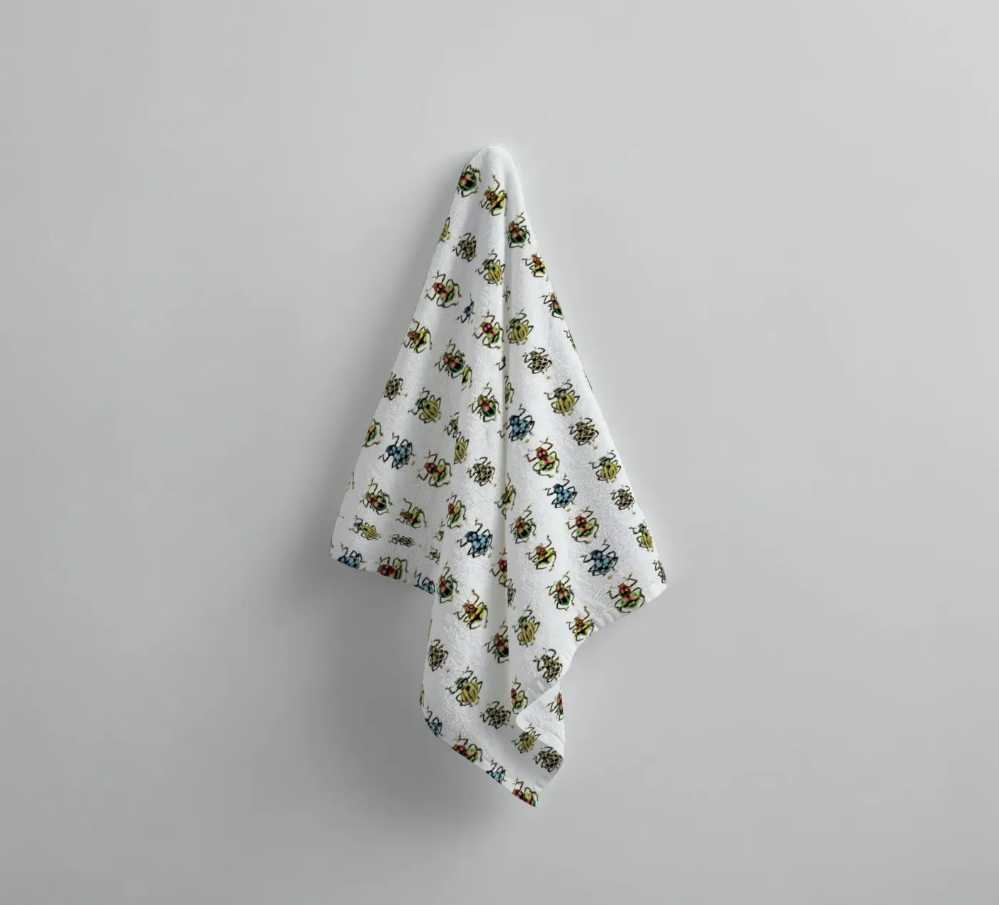 Tiny Beetles badhanddoek van Curious Collections by Marielle Leenders