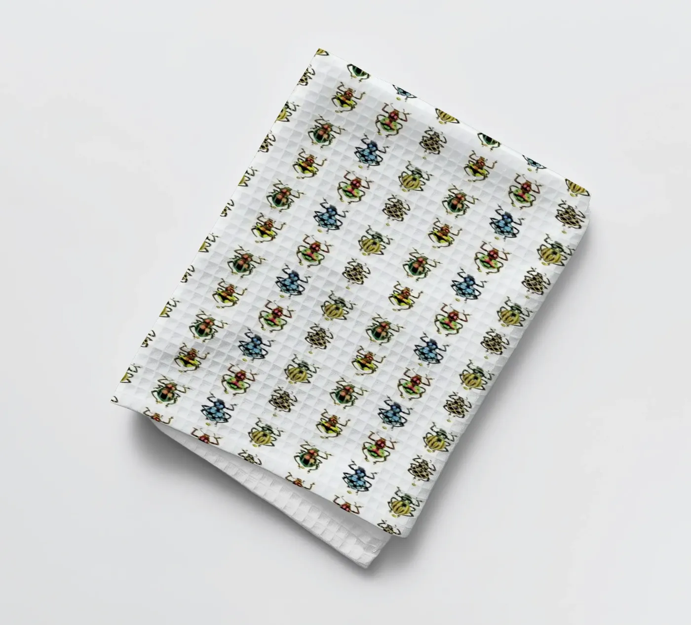 Tiny Beetles theedoek van Curious Collections by Marielle Leenders