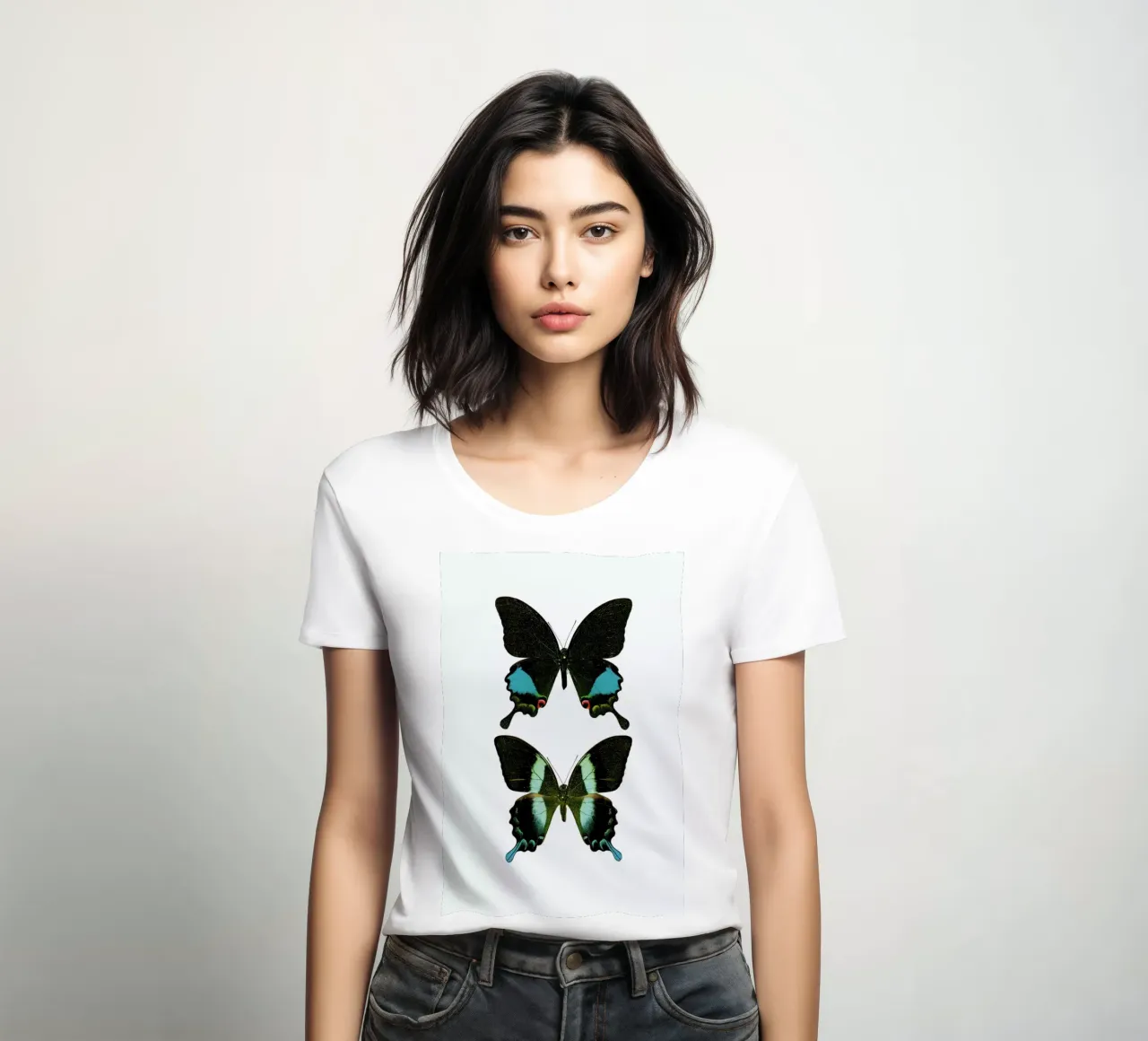 Butterfly 2 t-shirt da donna da Curious Collections by Marielle Leenders