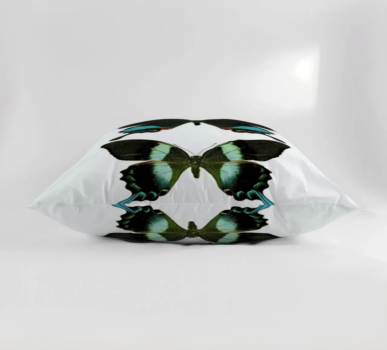 Butterfly 2 Kissen von Curious Collections by Marielle Leenders