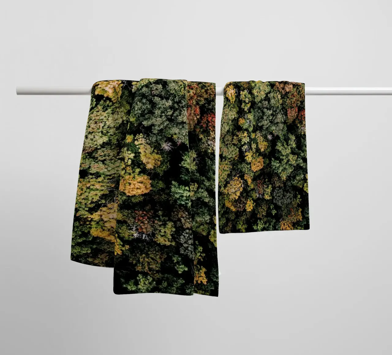 Tones of Autumn Handtuch von Airpixels