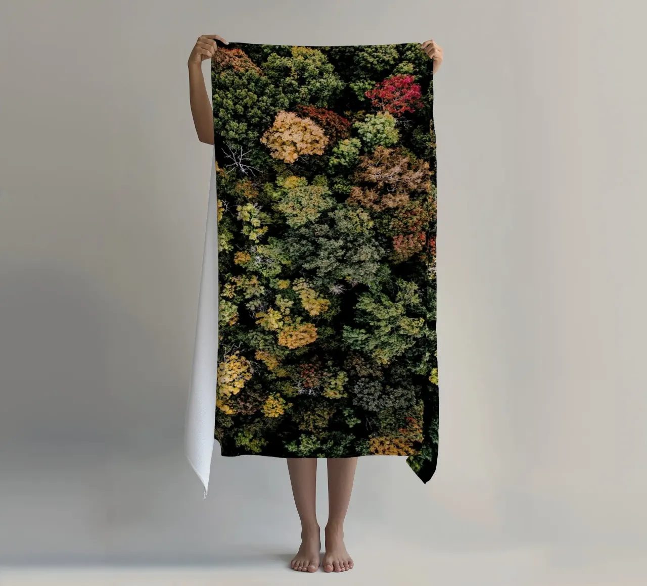 Tones of Autumn serviette de plage de Airpixels